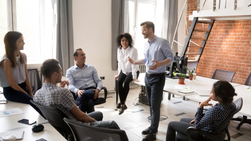 Un manager compétent qui dirige son équipe