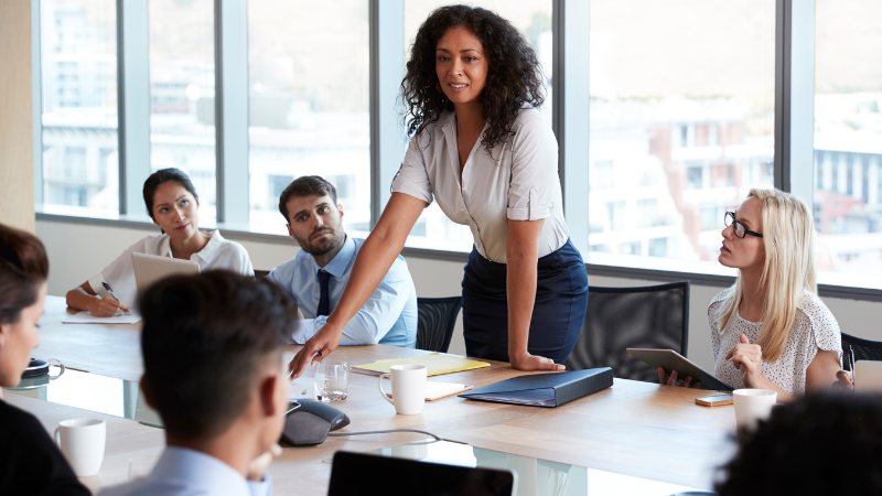 Une communication régulière et valorisante pour motiver les chefs d'équipe