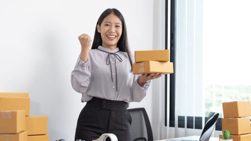 Une employé très productive au travail