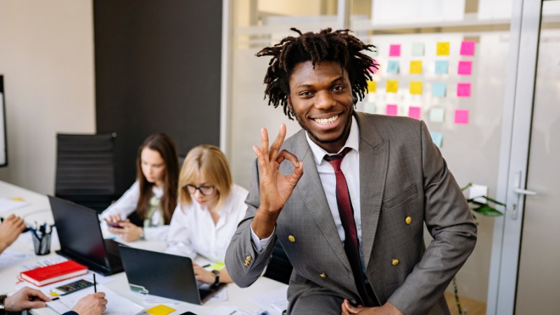 Un dirigeant qui a une bonne compétence en management d'équipe